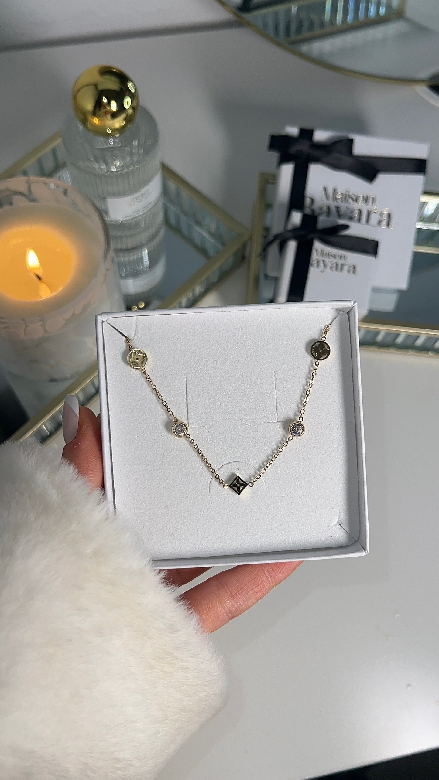 COLLIER AMBER