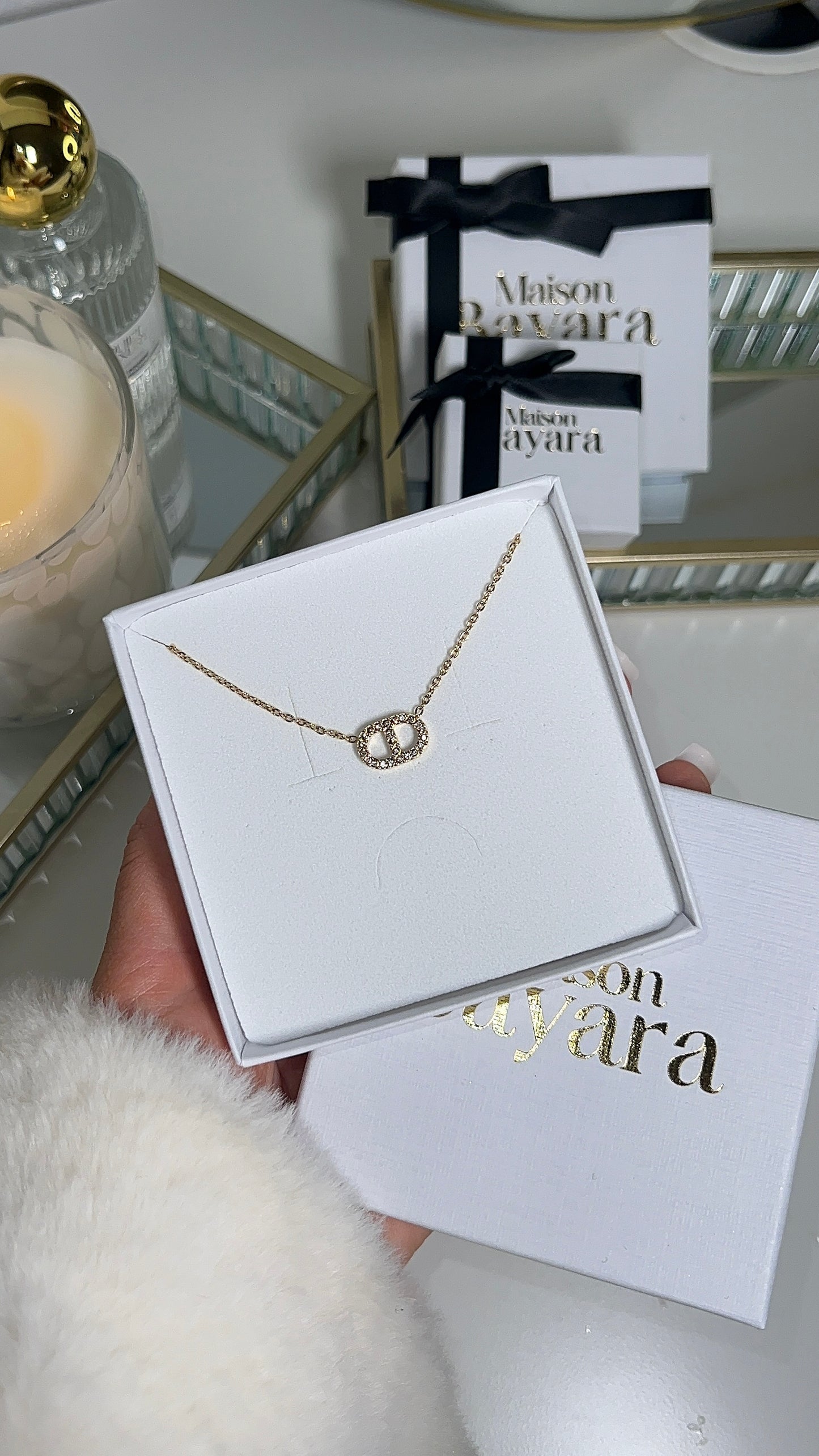 COLLIER RIYA